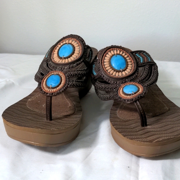 Autumn Run Sandals - Picture 2 of 4